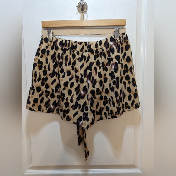 Stretch Leopard Shorts - Picture 5 of 5